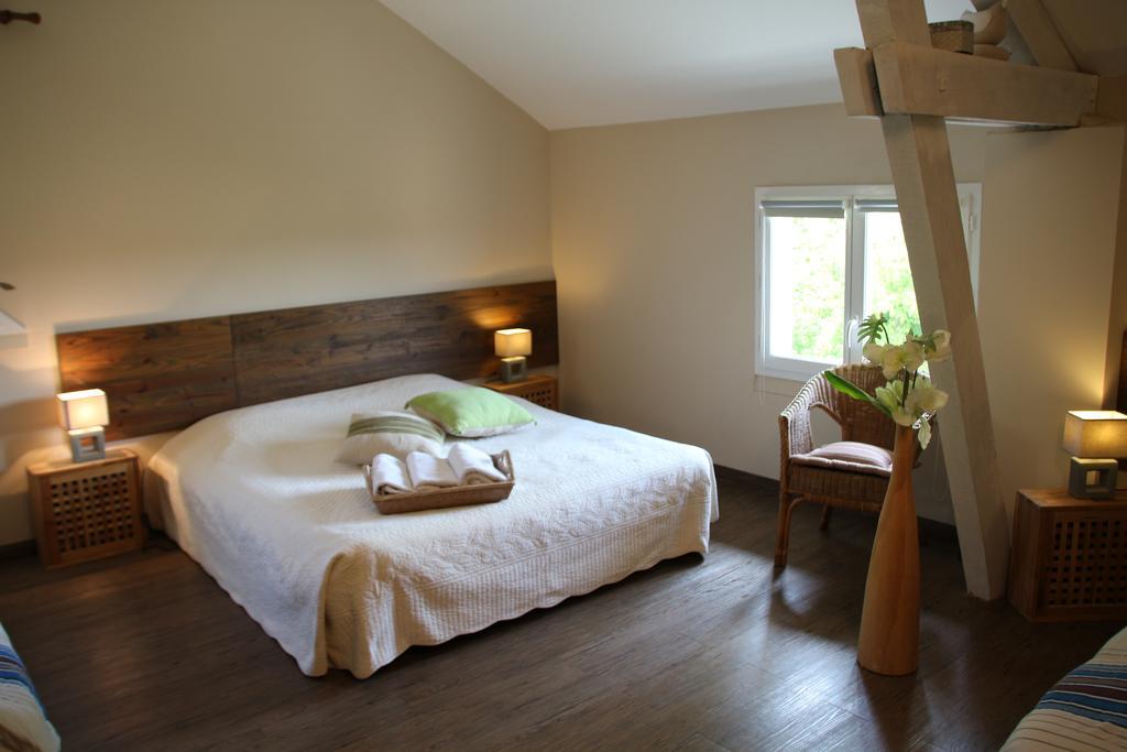 Chambres D'Hotes Domaine De Compostelle Casteide-Candau Exterior foto